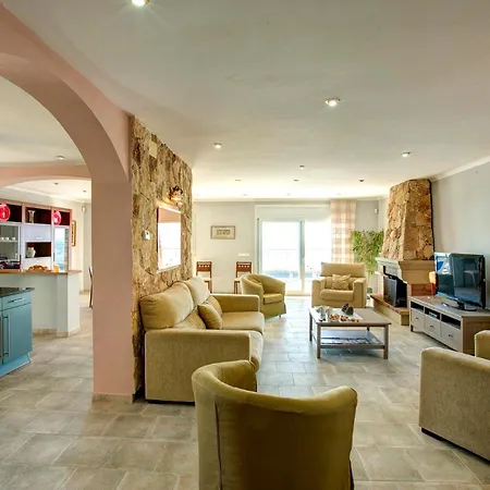 Villa Dami By Vintage Travel Lloret de Mar